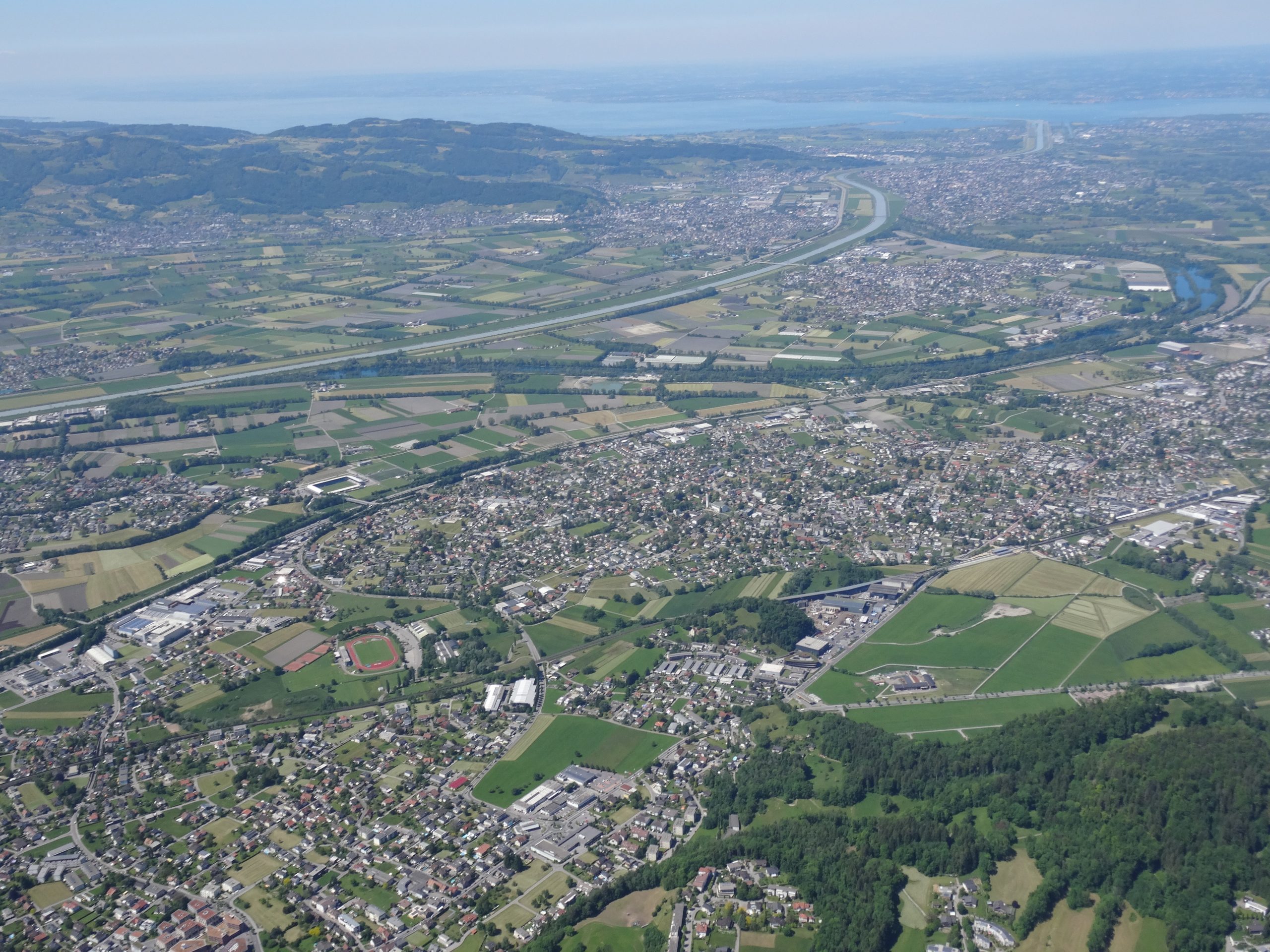 Ein aktuelles Luftbild von der Rheinregulierung.