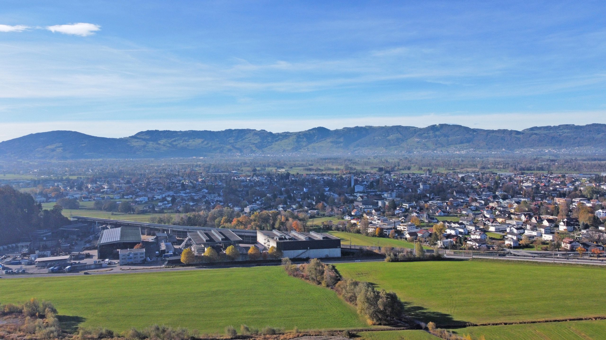 Luftbild der Gemeinde Altach im Jahre 2021