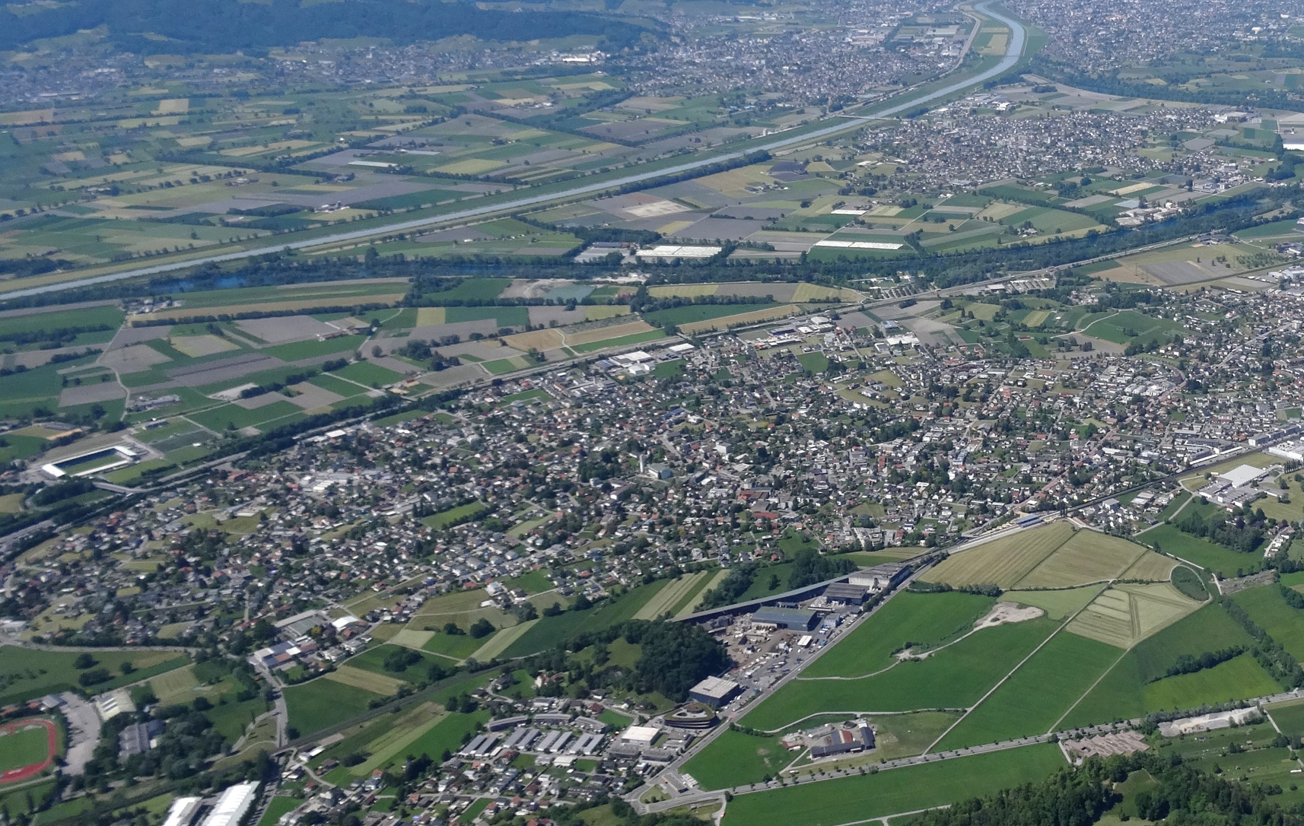 Dieses Luftbild der Gemeinde Altach wurde im Juni 2021 aufgenommen