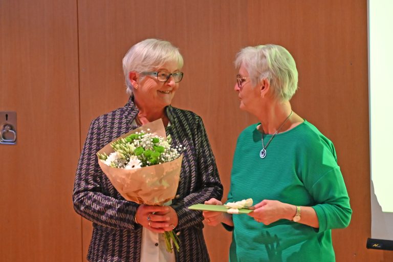 Elisabeth Begle wurde nach 20 Jahren als Schriftführerin von Obfrau Helga Rebenklauber verabschiedet