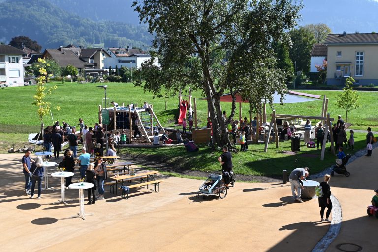 Eröffnung Spielplatz Kreuzfeld