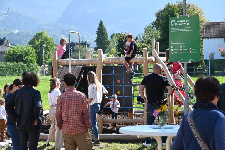 Eröffnung Spielplatz Kreuzfeld