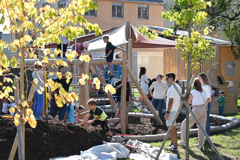 Eröffnung Spielplatz Kreuzfeld