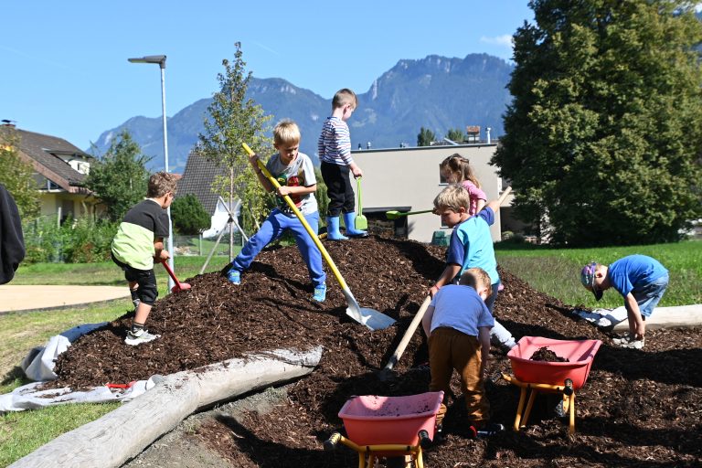 Eröffnung Spielplatz Kreuzfeld