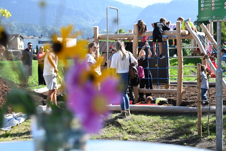 Eröffnung Spielplatz Kreuzfeld